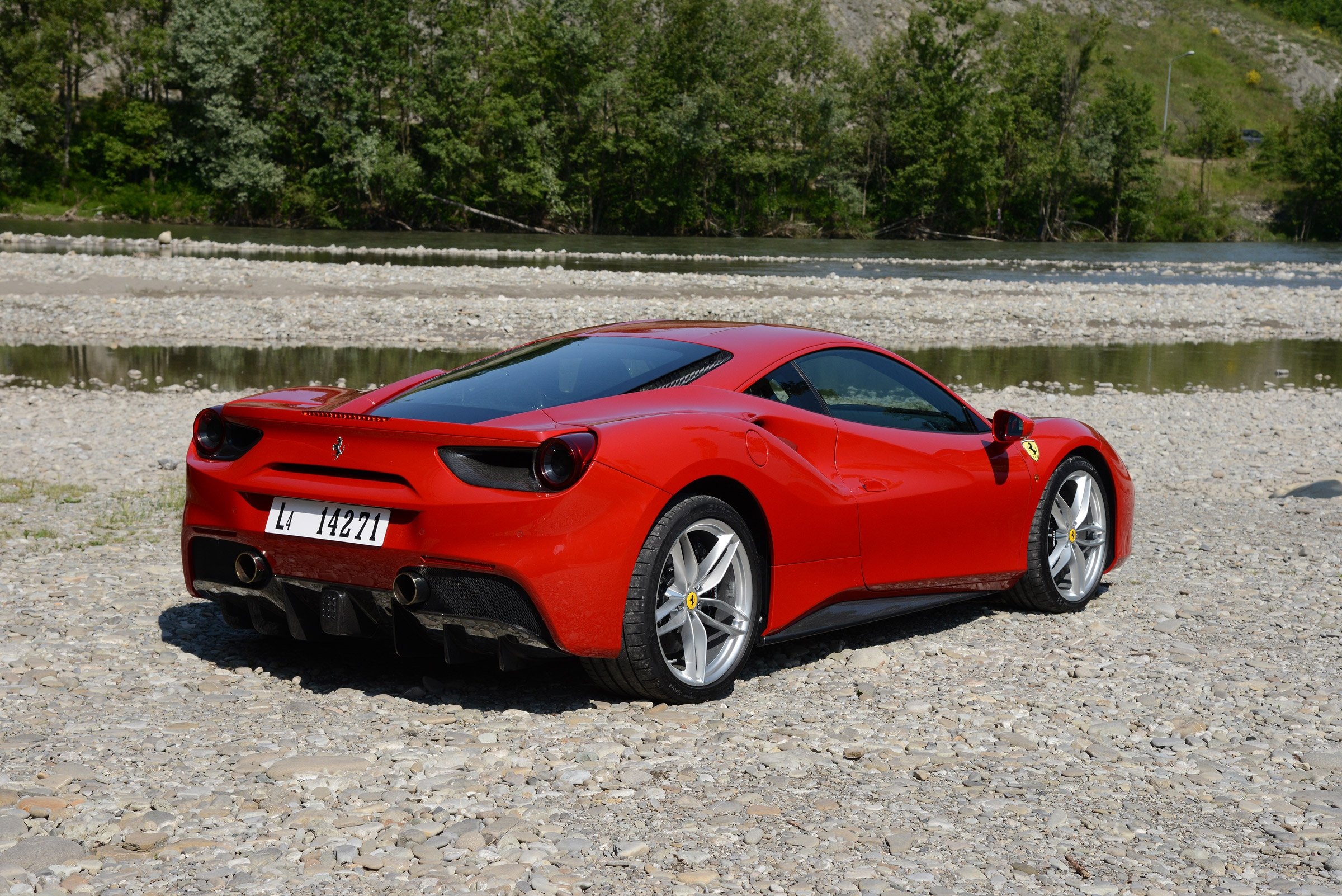 Ferrari 488 GTB 2015 суперкар черный