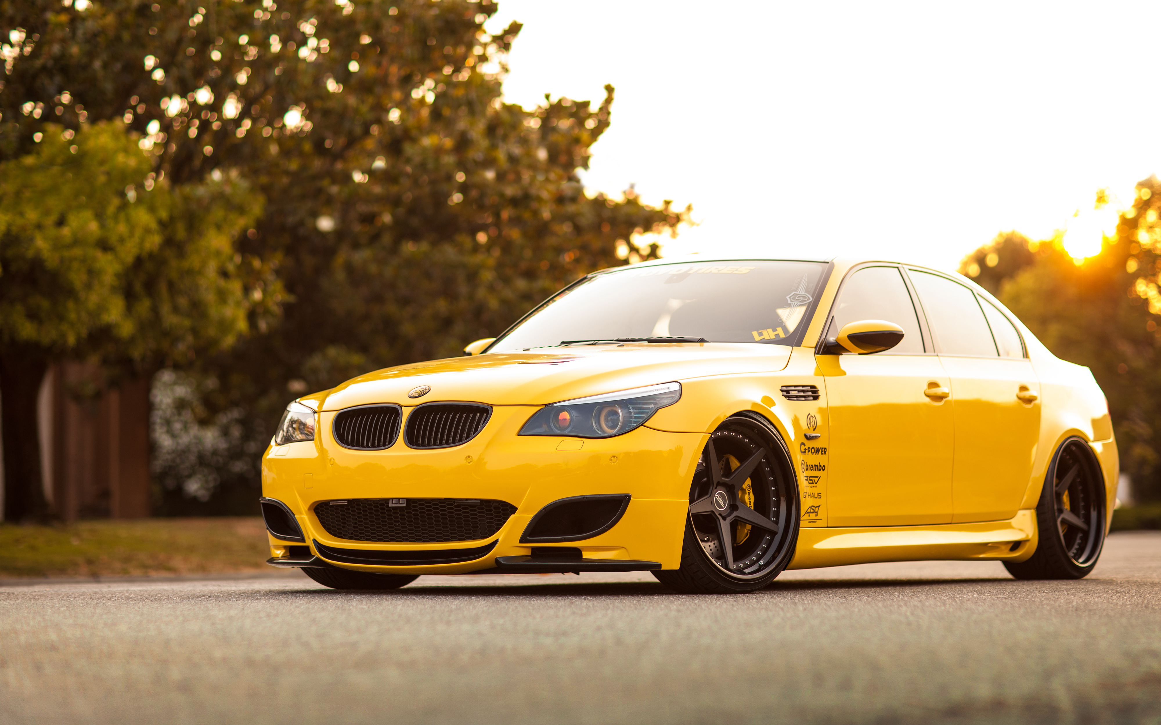 Обои b m. BMW m5 Yellow. BMW m5 e60 Yellow. BMW м5 e60 желтая. Car BMW m5.