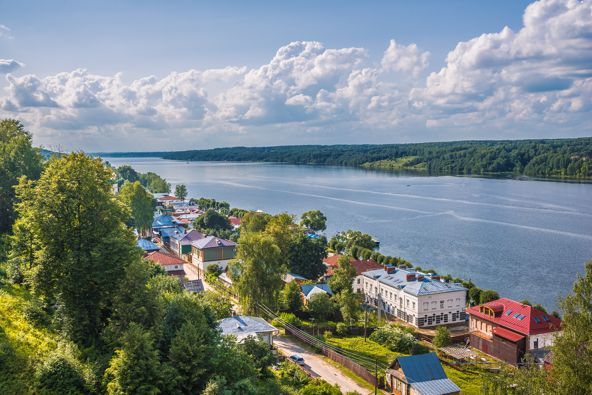 Бесплатный обл. Река Волга Плес. Плёс на Волге город. Городок Плес на Волге. Фото города Плес Ивановской области.