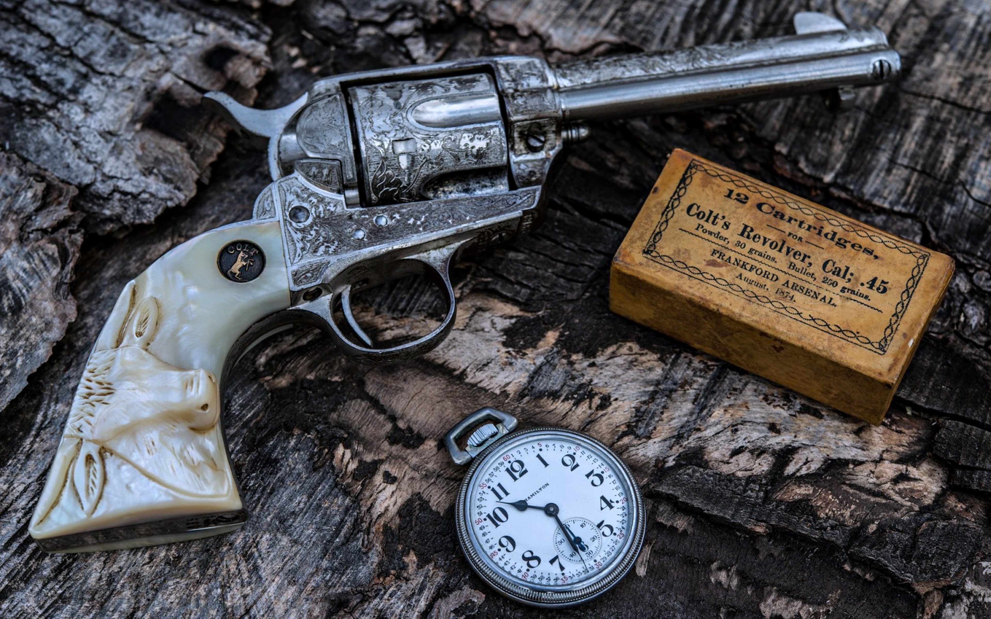 Потертая рукоять. Colt Revolver 1907. Кольт револьвер 1920. Кольт револьвер императора Николая 1. Кольт 45 оружие.