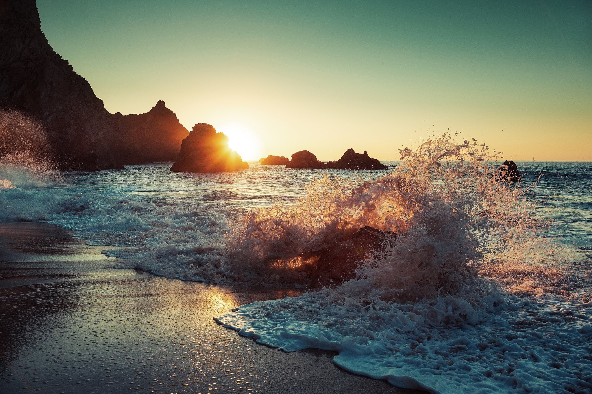 Красивая заставка моря. Природа море. Море солнце. Море закат волны. Красивые морские пейзажи.