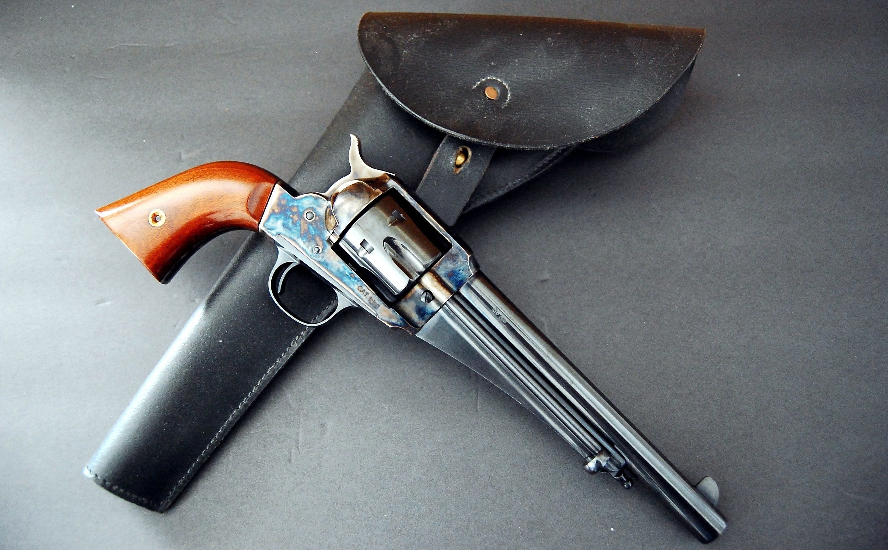 Револьвер обои на рабочий стол