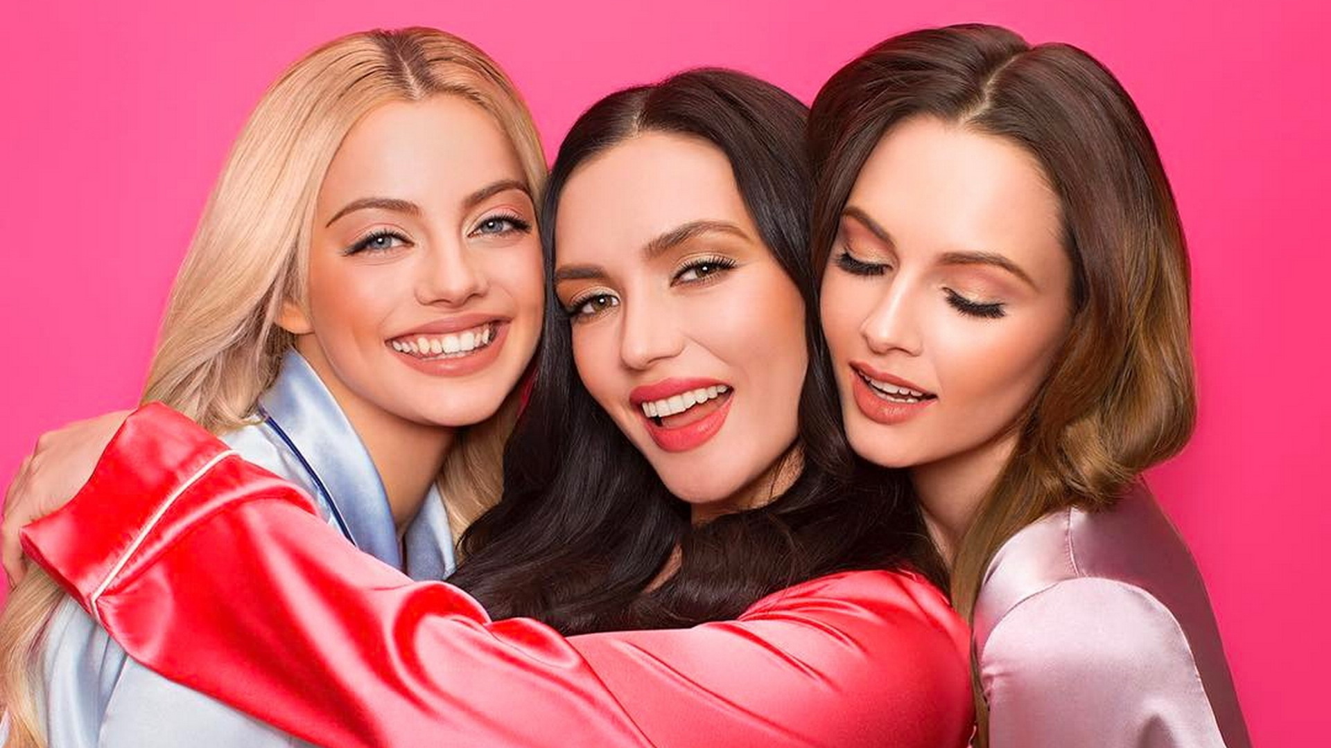 Серебро ютуб. Группа SEREBRO. Ольга Серябкина. SEREBRO состав. Девушки. Группы. Серебро.