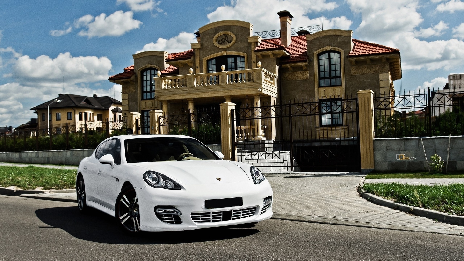 Обои porsche, panamera, luxury, дом, белый на рабочий стол