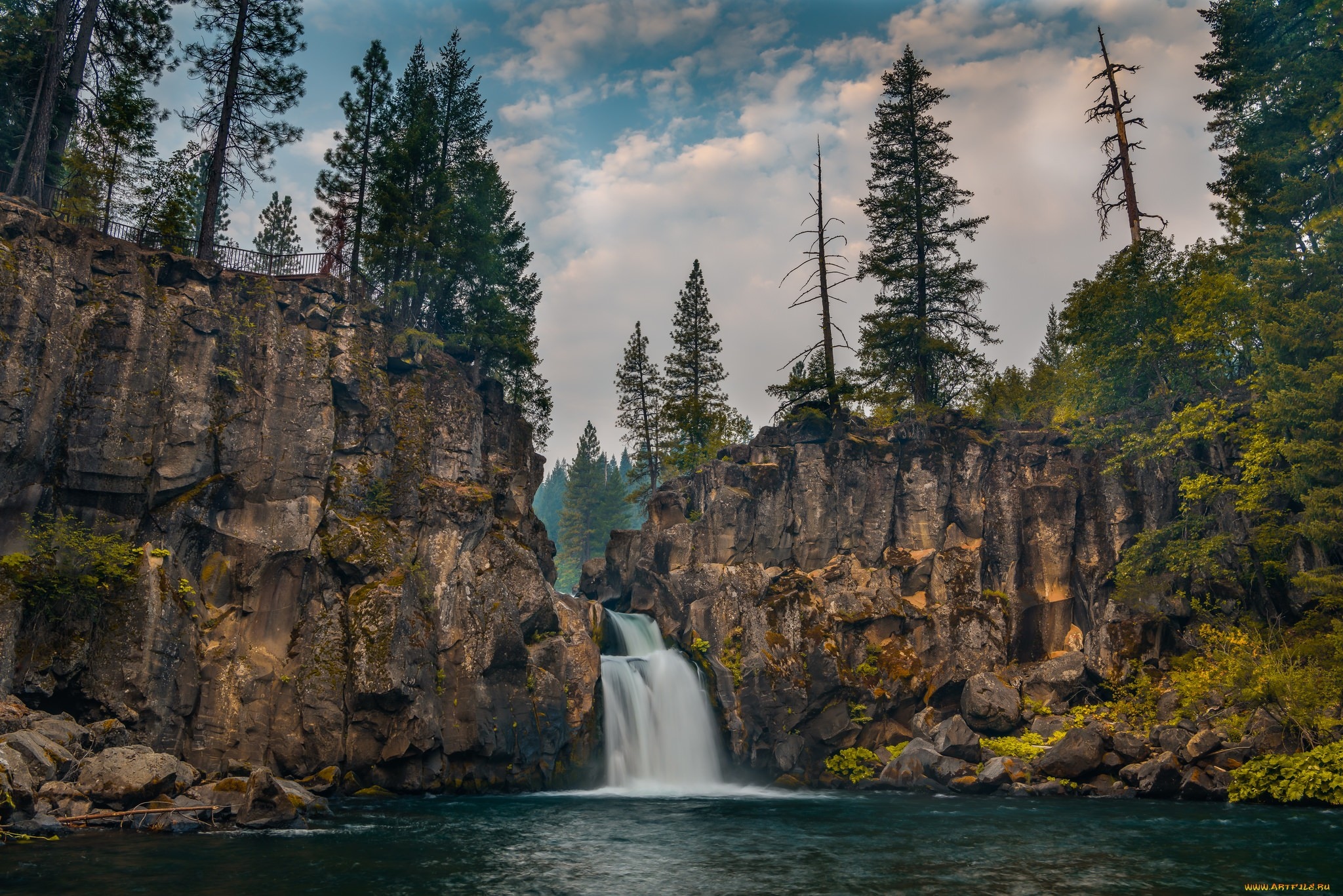 Mountain falls. Мюллюкюля водопад. Кивач Карелия. Карелия водопады Рускеала. Водопад Кивач.