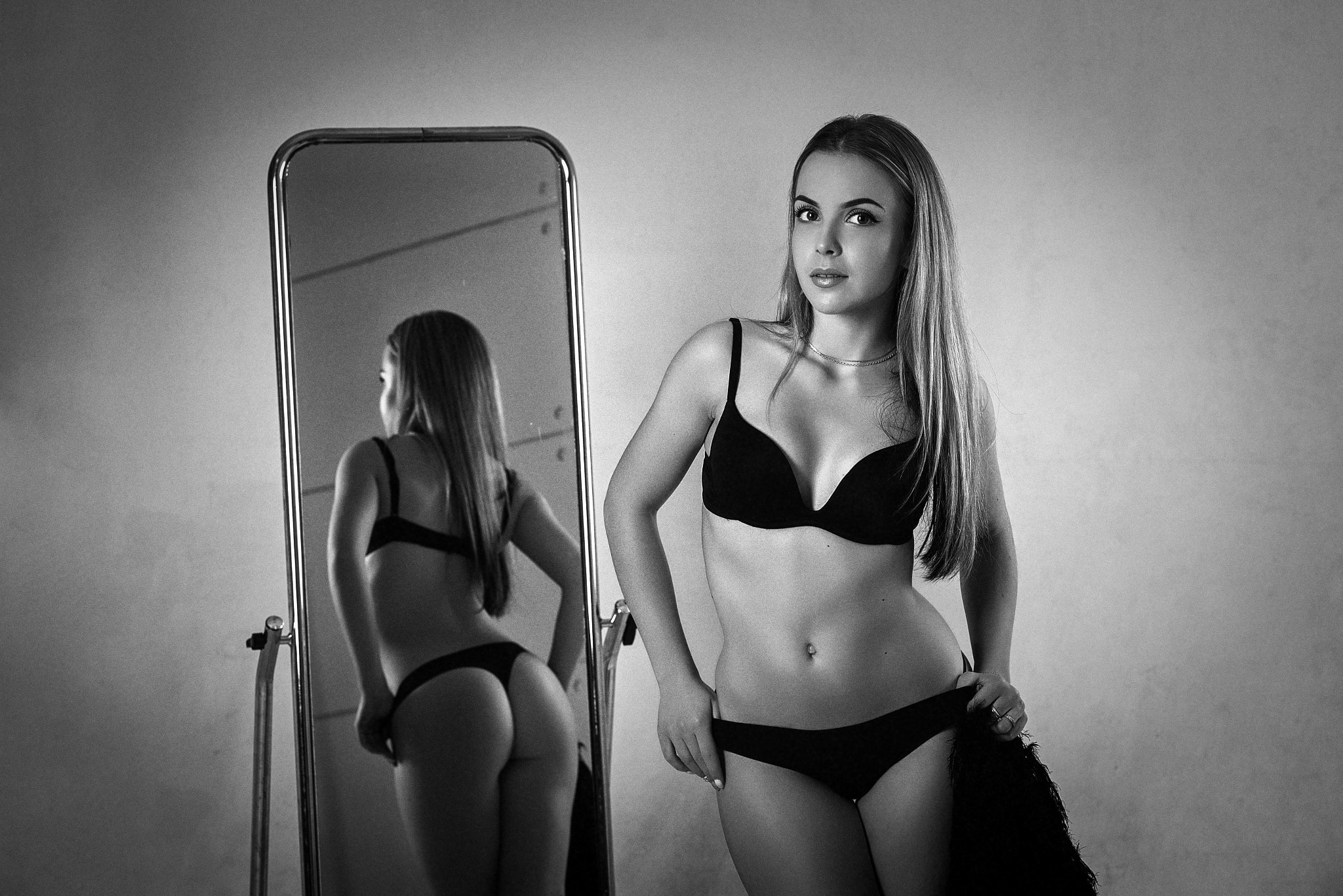 голая девочка перед зеркалом фото фото 97