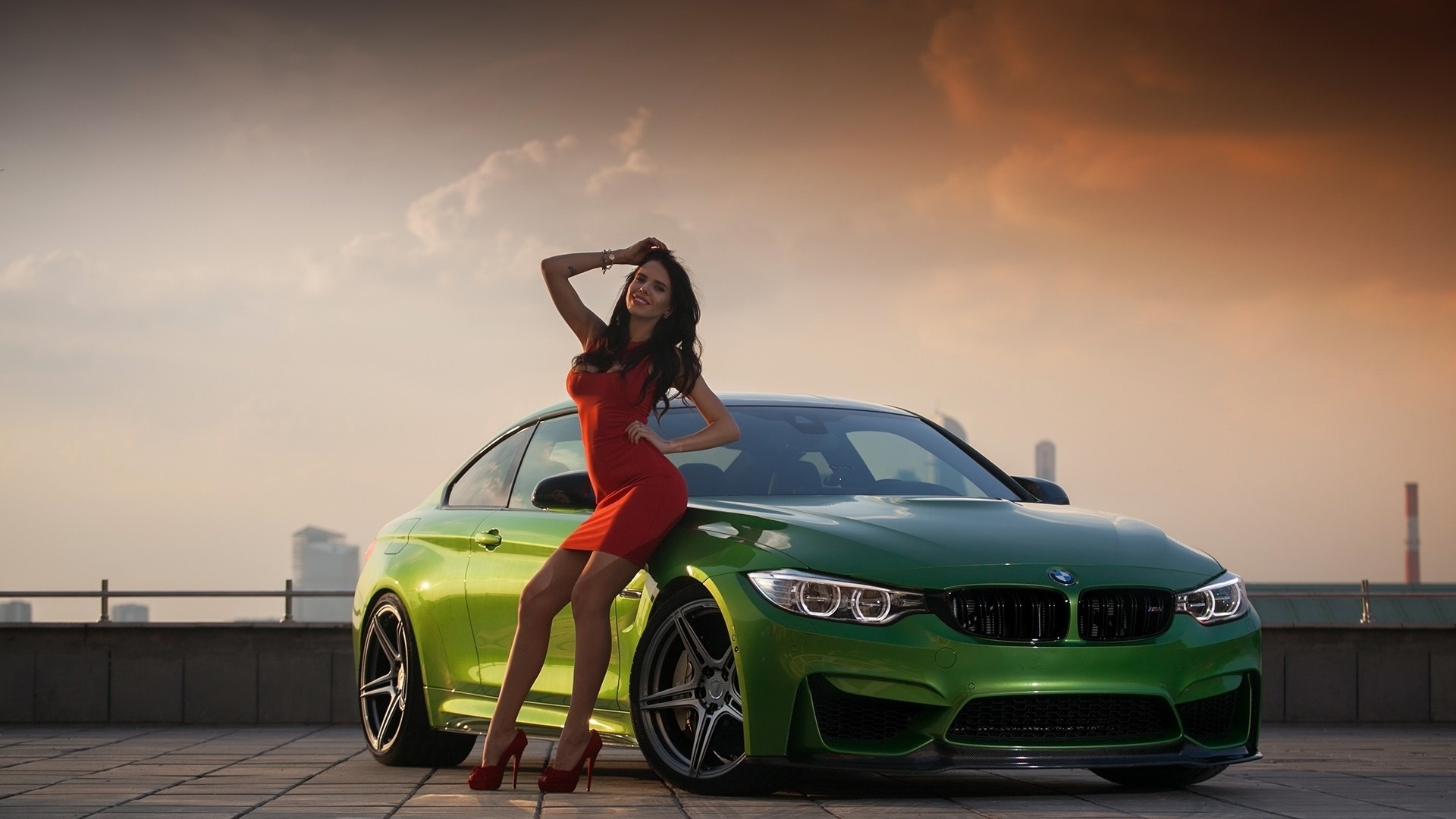 BMW m4 девушка