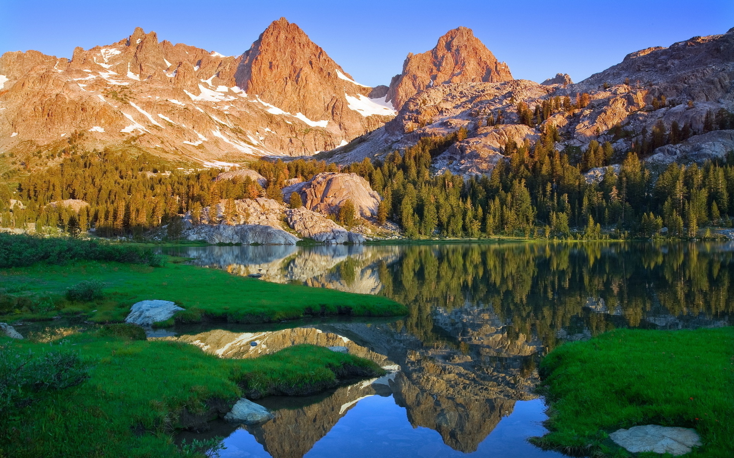 Wild nature. Озеро пикчер и гора Шукшан. Природа. Красивые природные пейзажи. Красивейшие пейзажи природы.