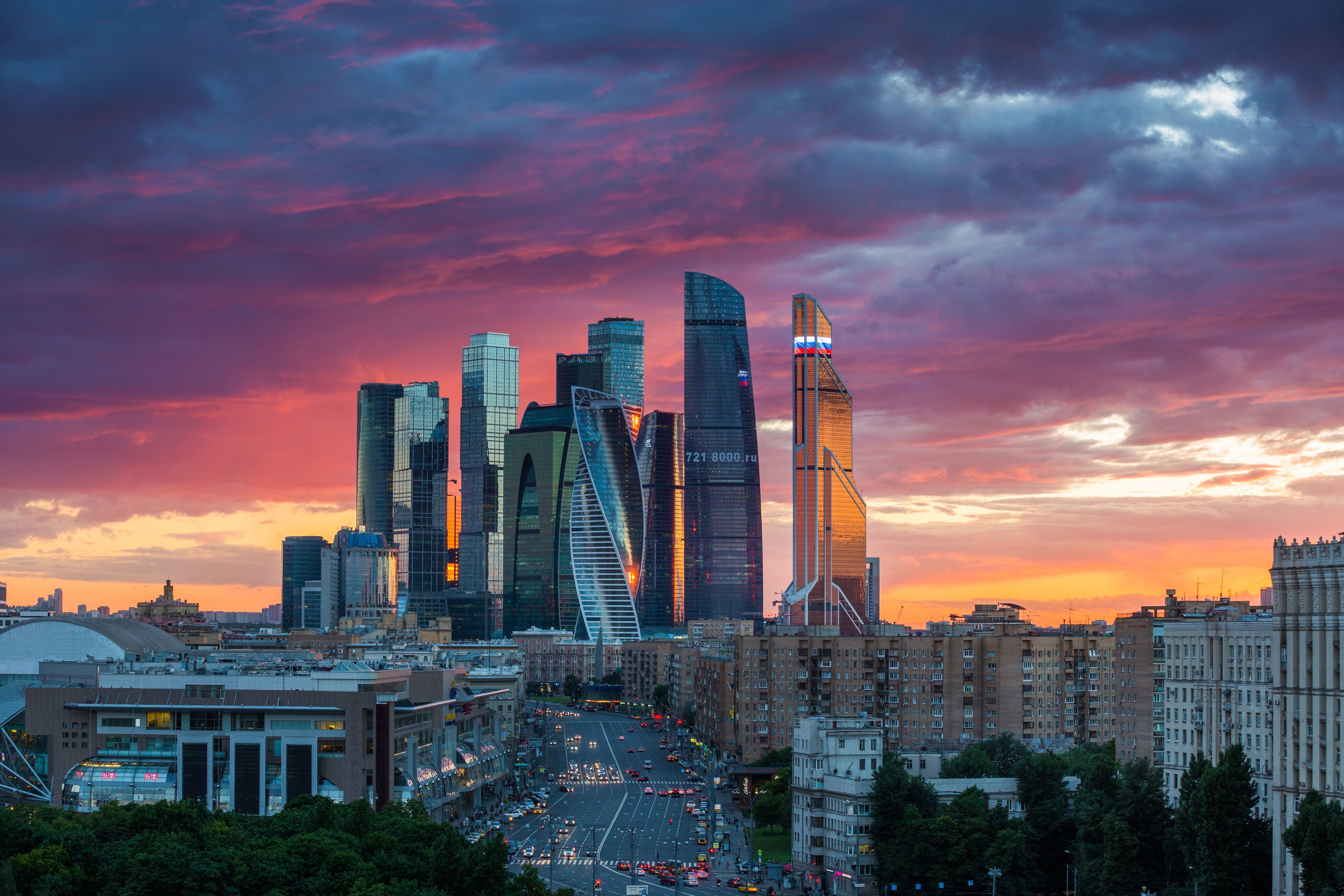 Москва сити фото зданий вечером