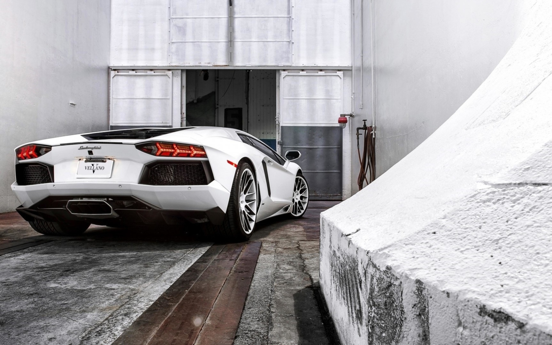 РћР±РѕРё Lamborghini Aventador White