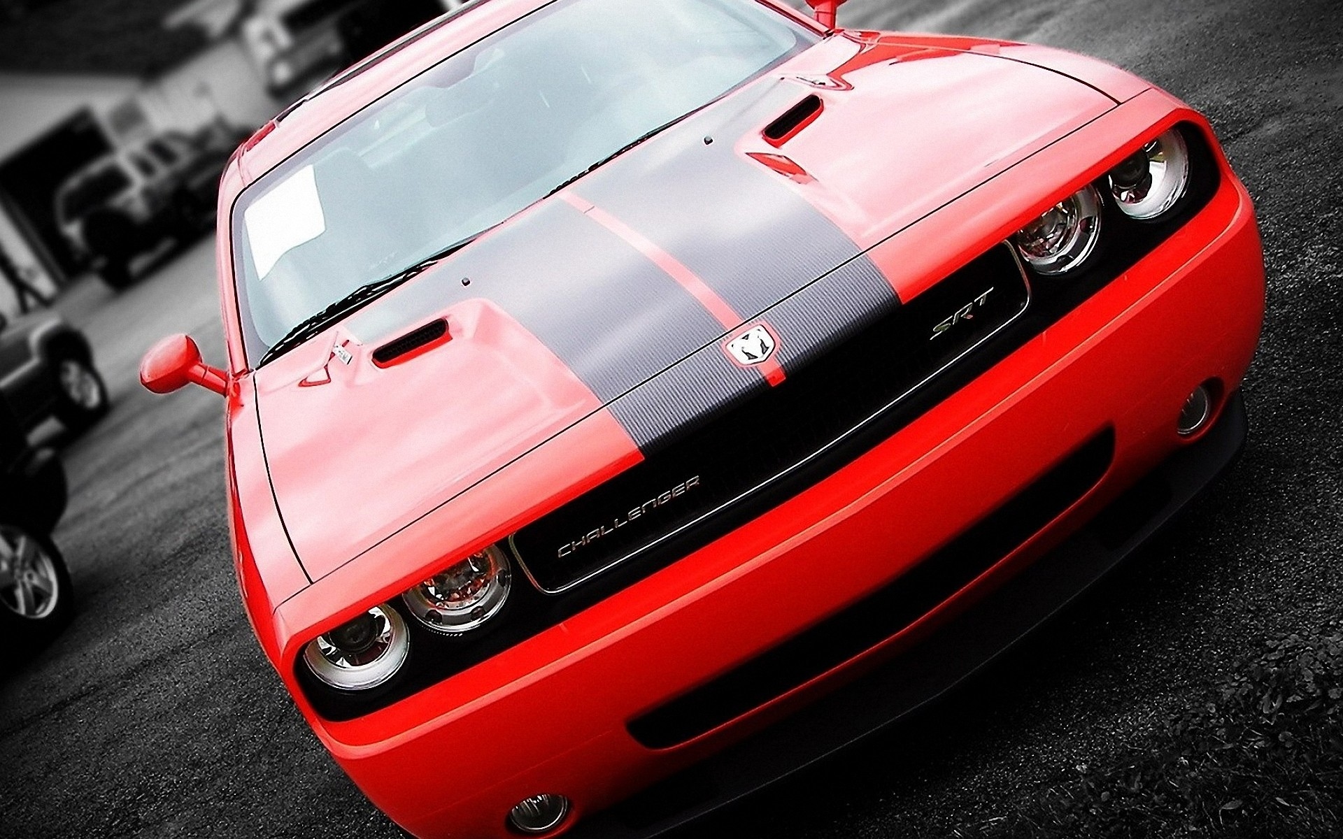 Dodge Challenger красный