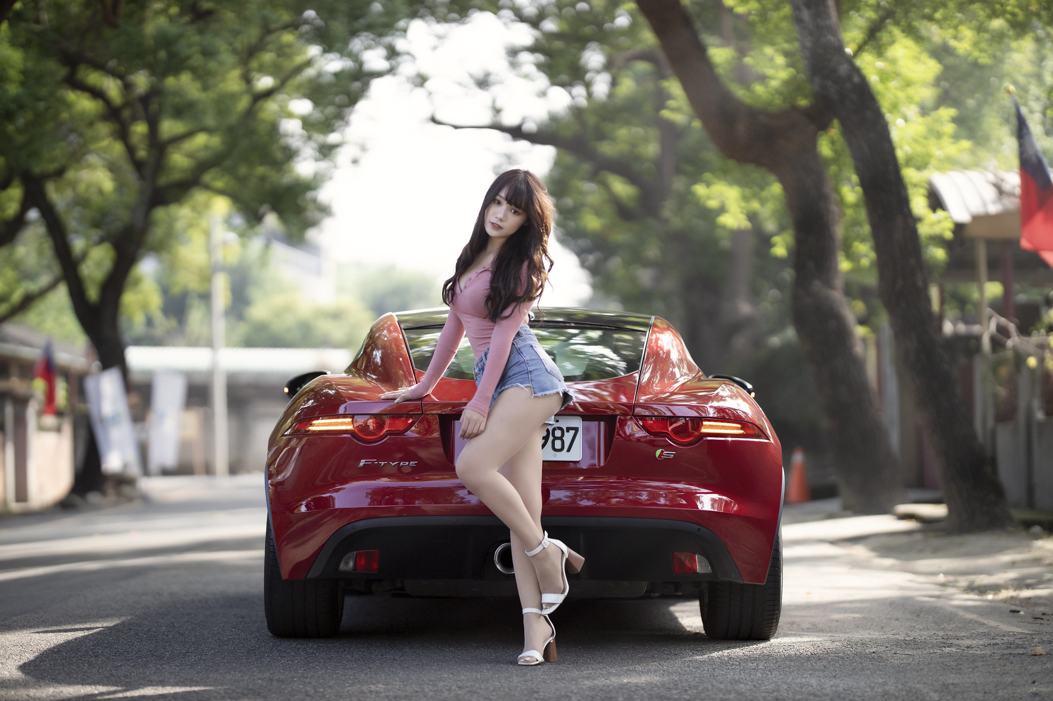 Азиатские девушки и автомобили