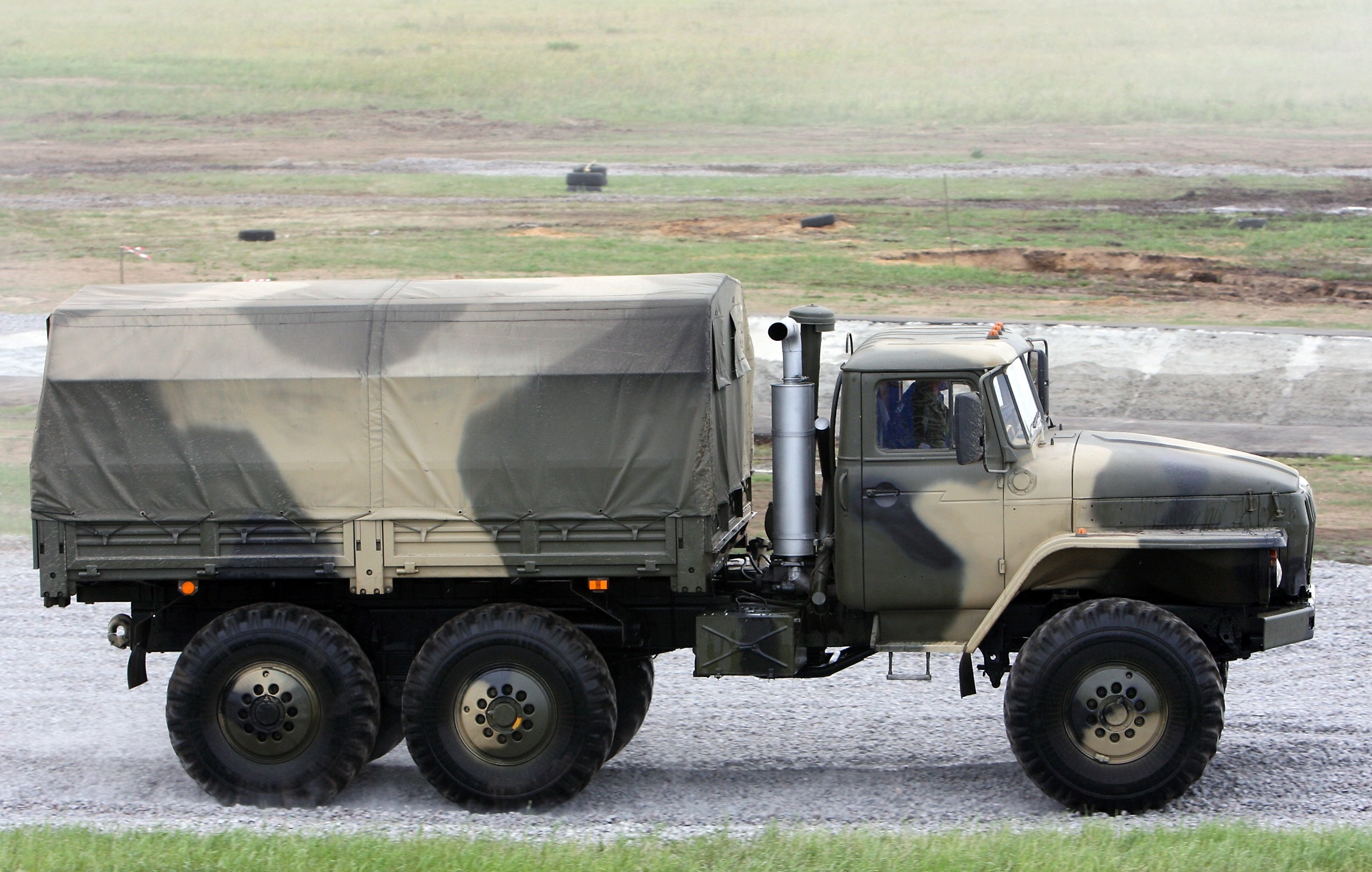 Урал 4320 фото. Грузовик Урал 4320. Урал 4320 военный. Военный тягач Урал 4320. Урал 4320 2010.