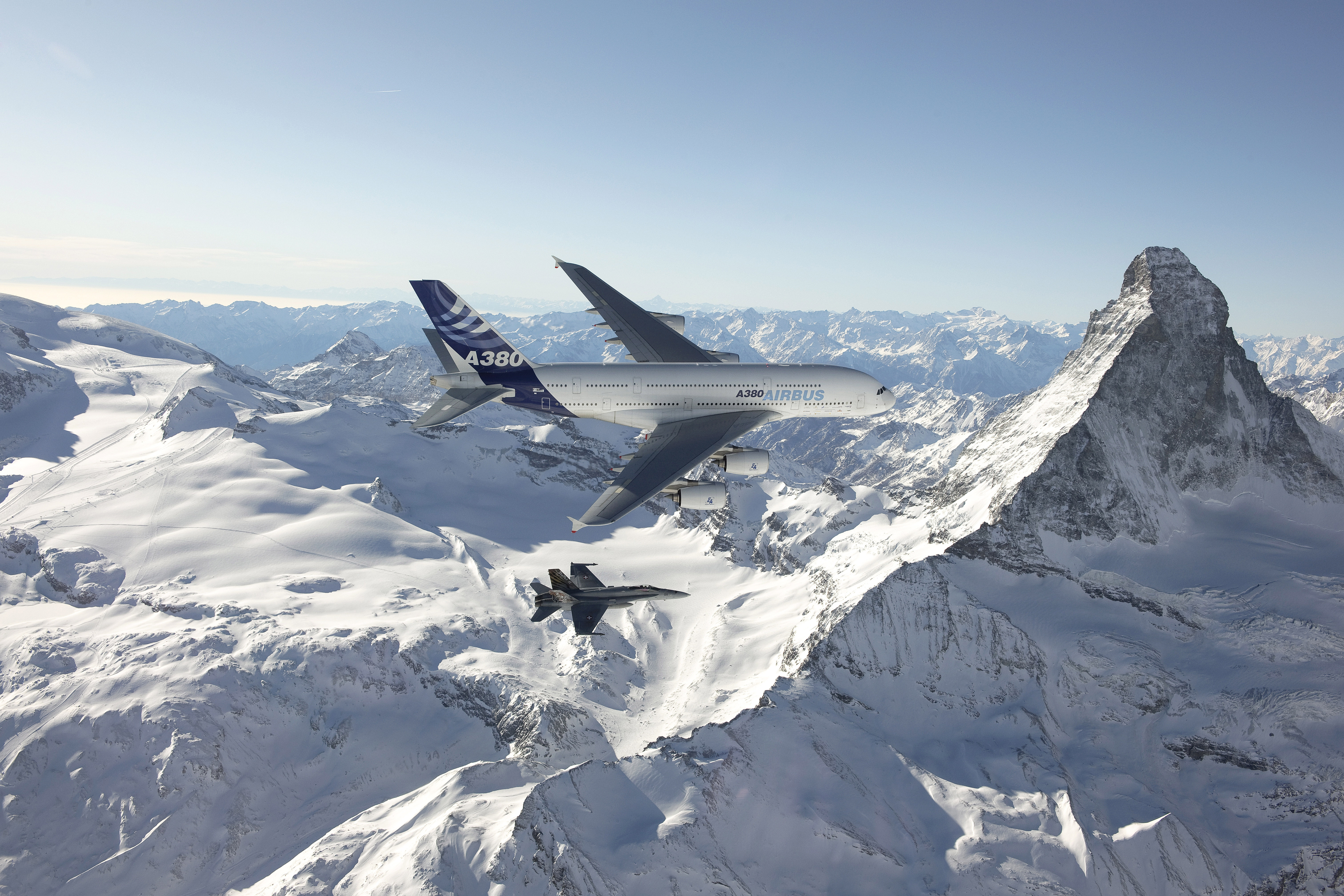 Mountain plane. Airbus a380. Гималаи Эверест панорама самолета. Гора Эверест фото с самолета. Гора Эльбрус фото с самолета.