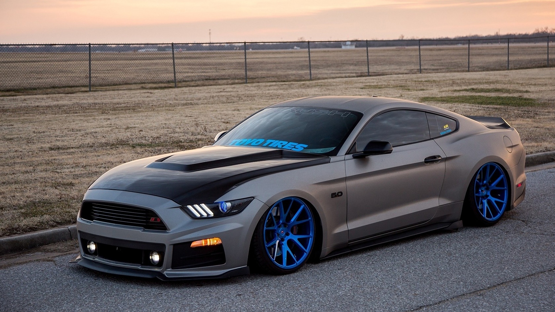 Ford Mustang gt Nissan GTR