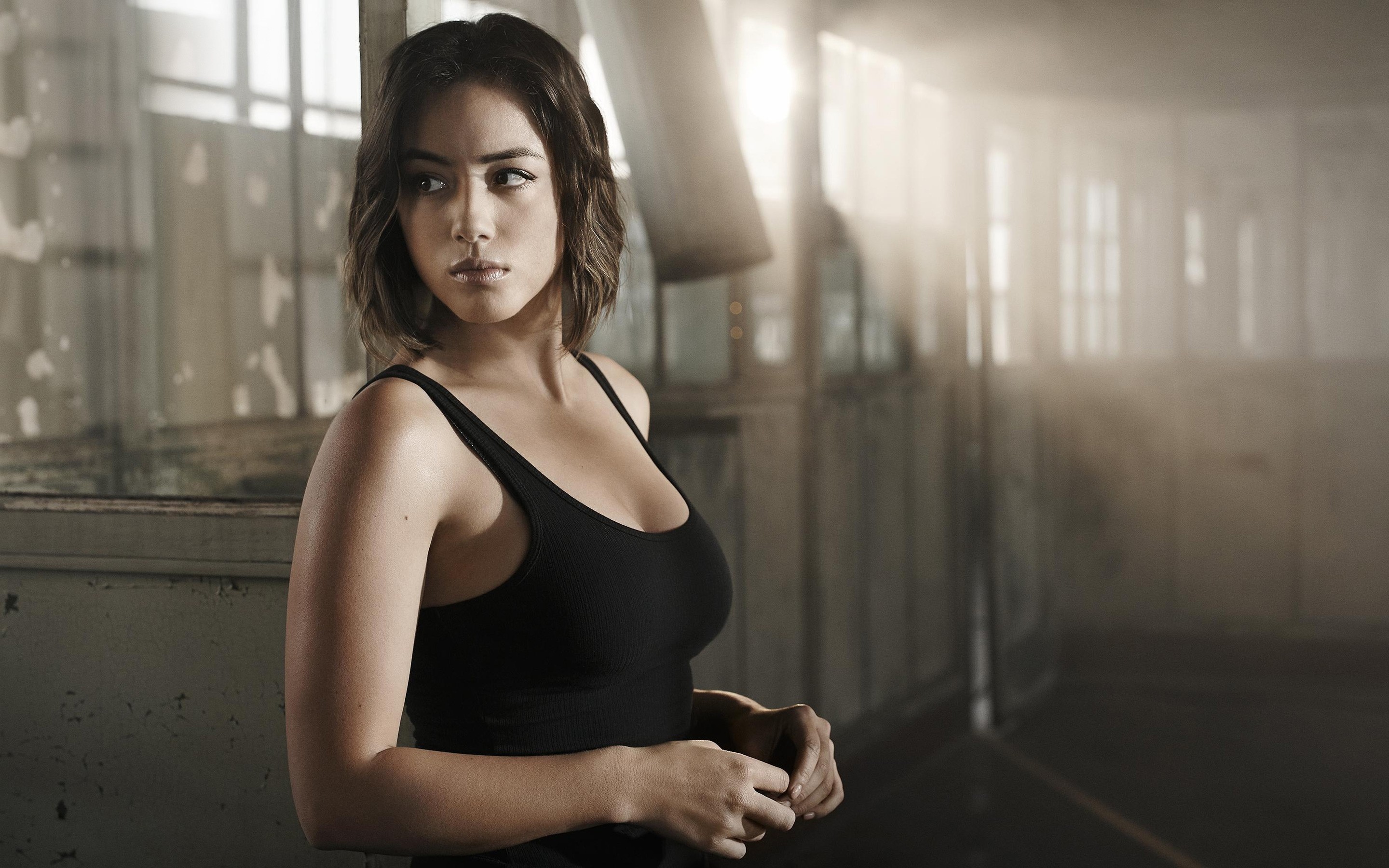 Chloe bennet wallpaper