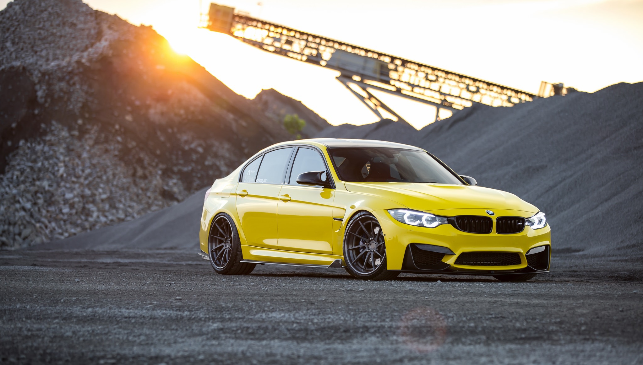 BMW m5 f10 Yellow