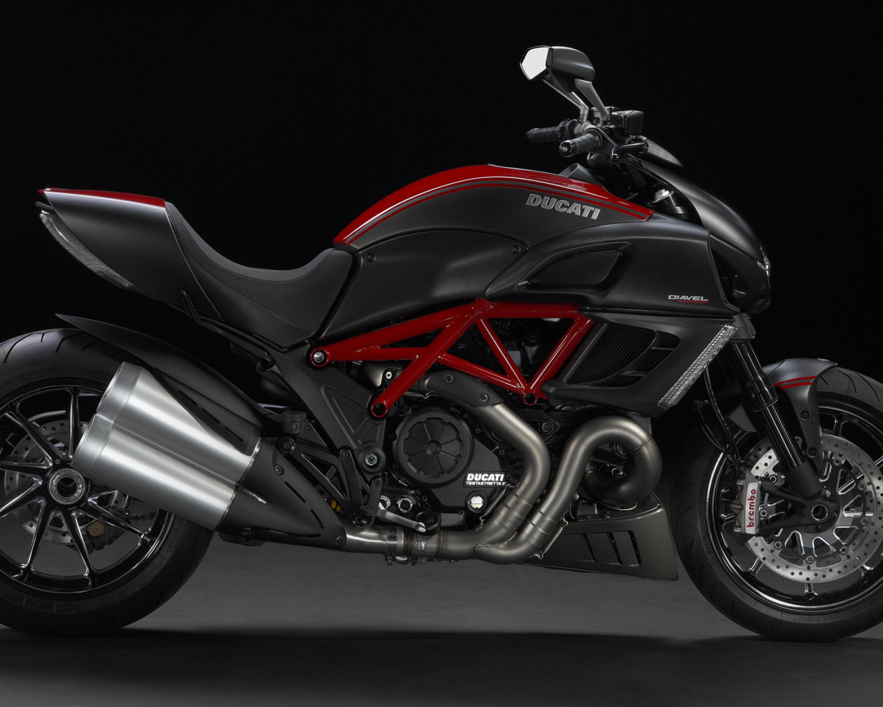 Ducati Diavel Red