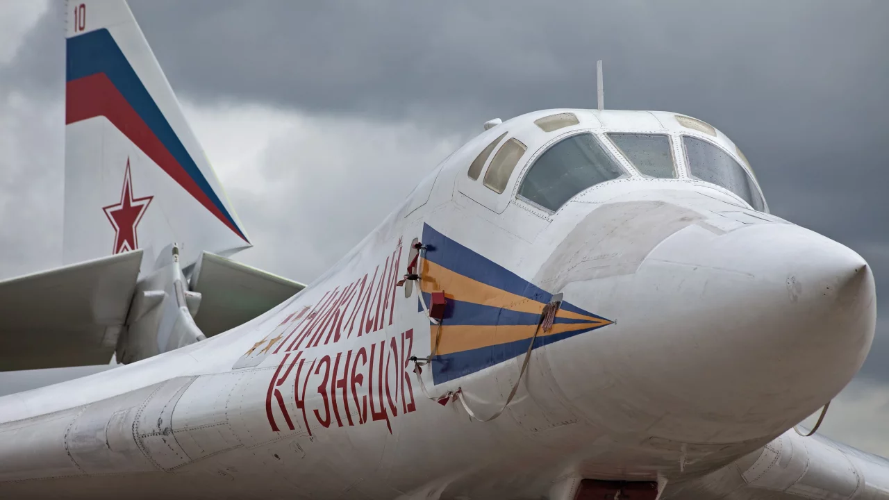 Ту-160, ракетоносец, Туполев, белый лебедь