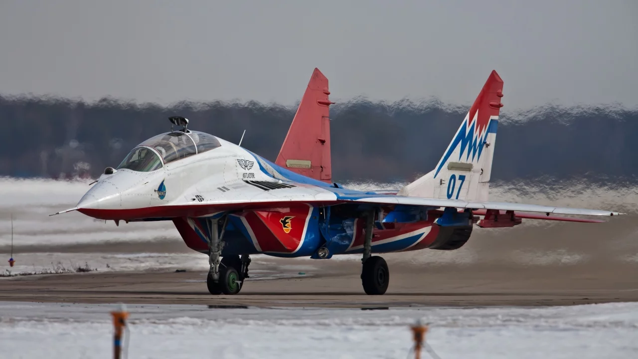 Ми-29, аэродром, стрижи