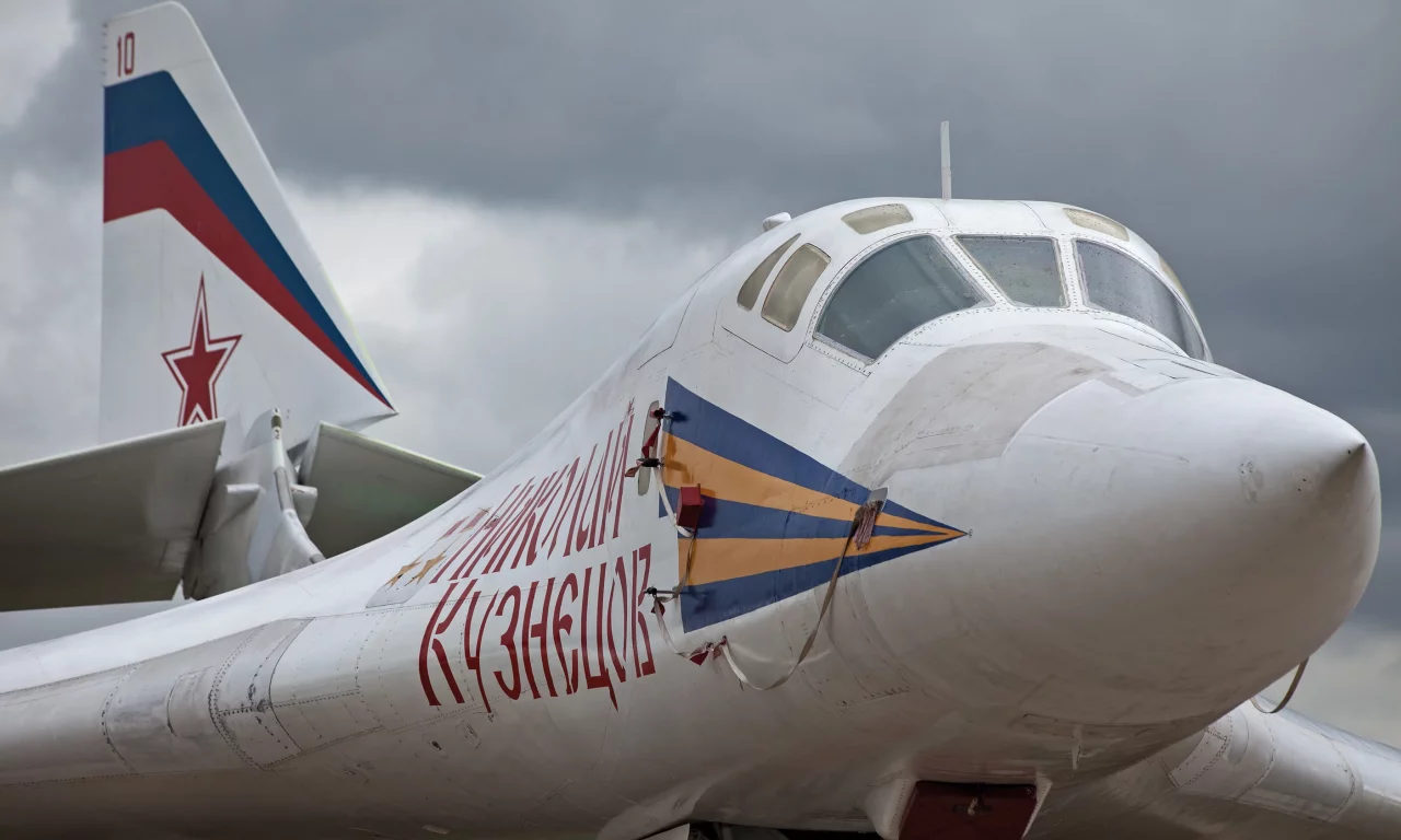 Ту-160, ракетоносец, Туполев, белый лебедь