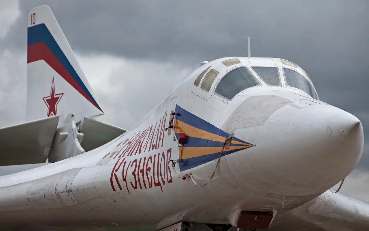 Ту-160, ракетоносец, Туполев, белый лебедь