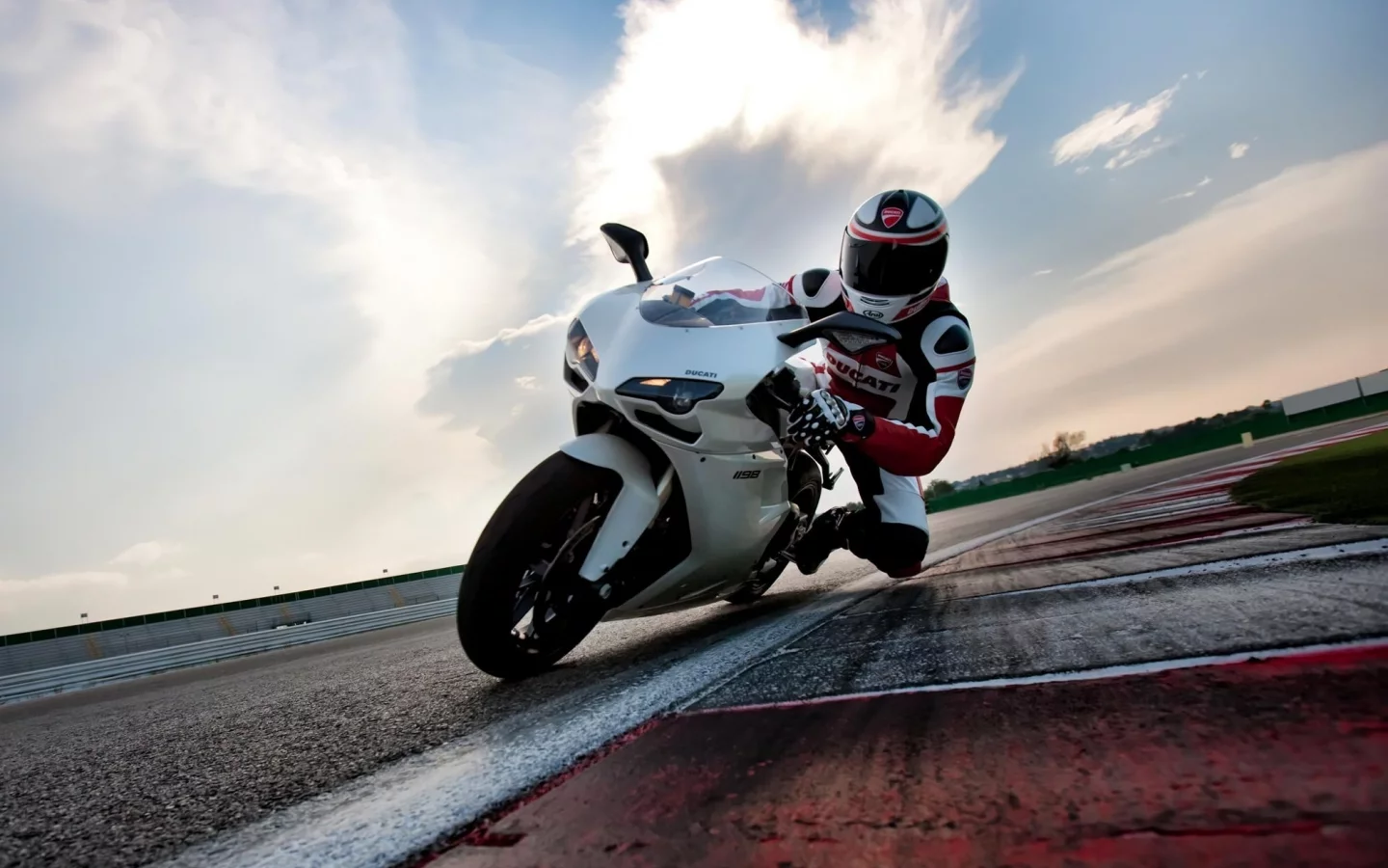 трасса, шлем, белый, 1198, ducati, автомобили, трек, arai, машины, авто