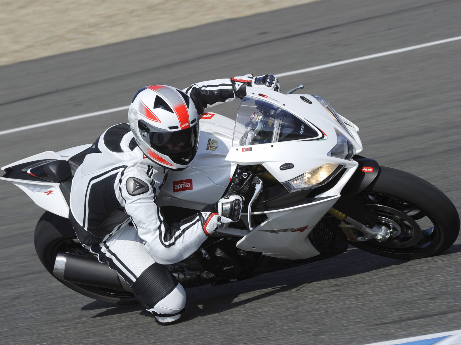 Фото Aprilia rsv4 x