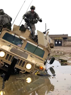 лужа, американские военные, утонул, джип, солдаты, прикол, досадная случайность
