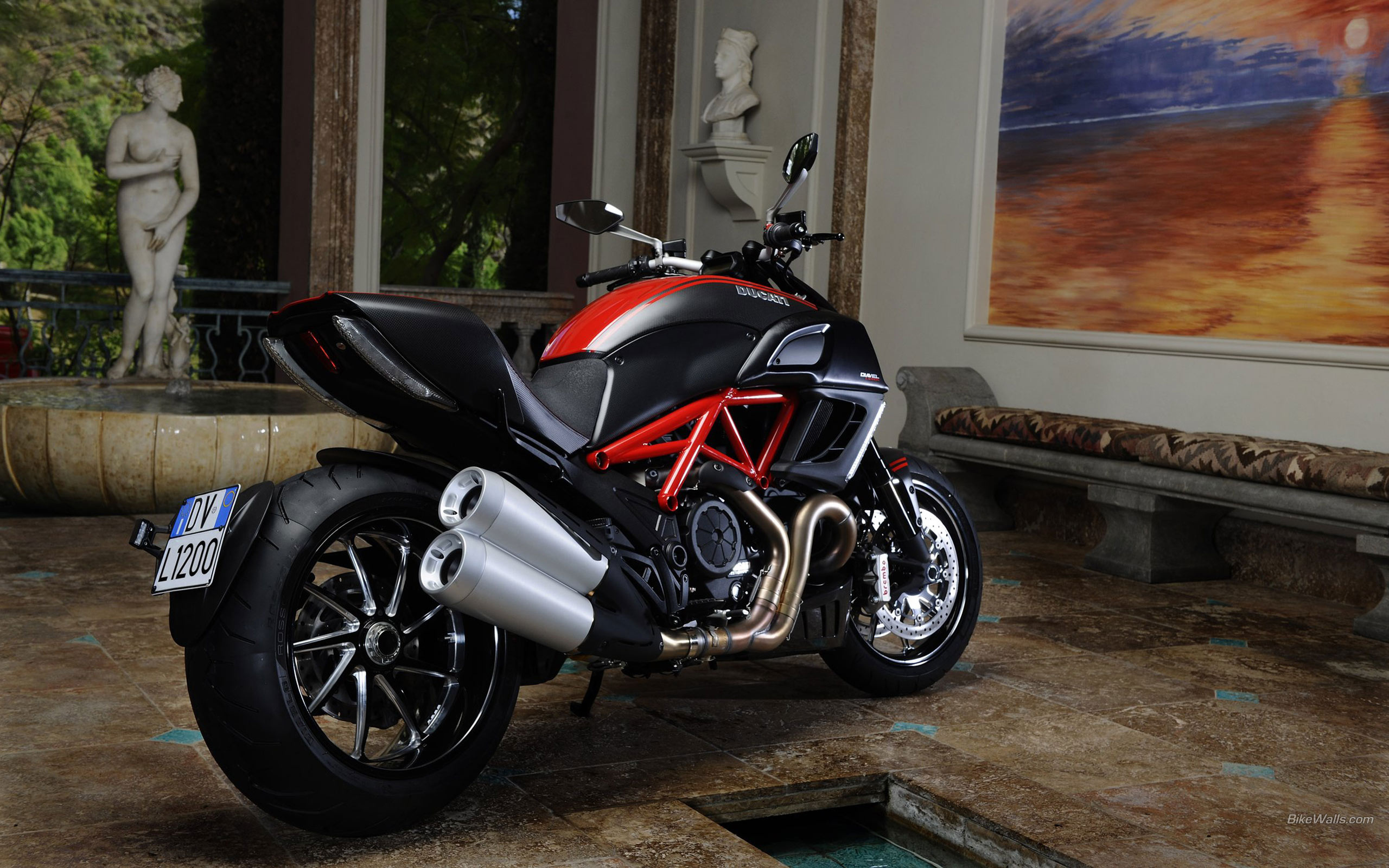 Мотоциклы Ducati Diavel 2011