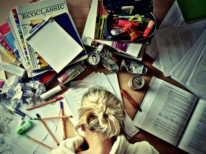 девушка, карандаши, книги, учеба, тетради