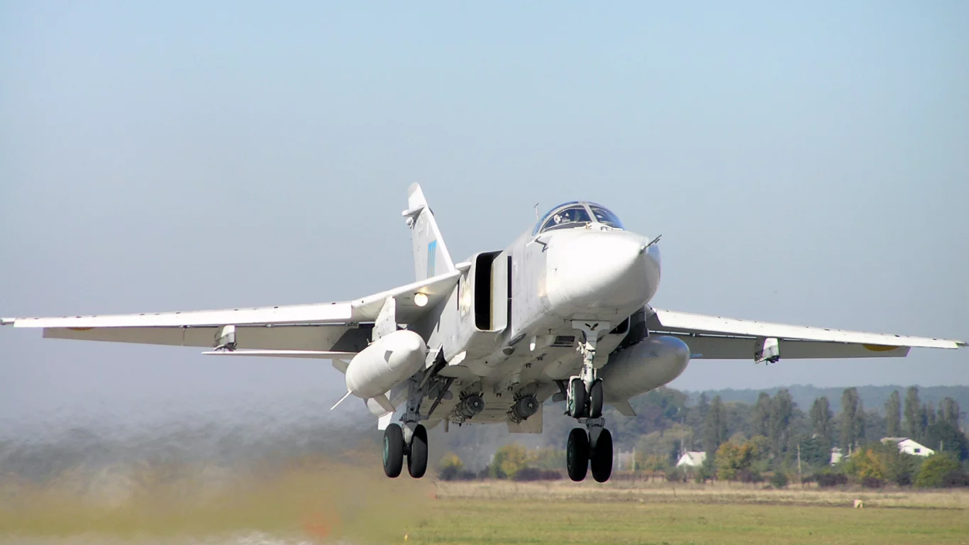 самолет, СУ-24М, вылет на бомбометание, бомбардировщик
