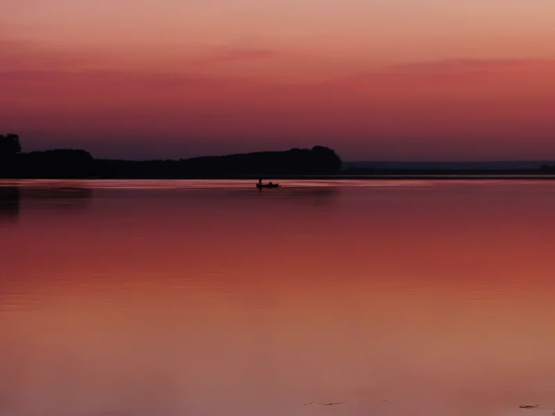 река, рассвет