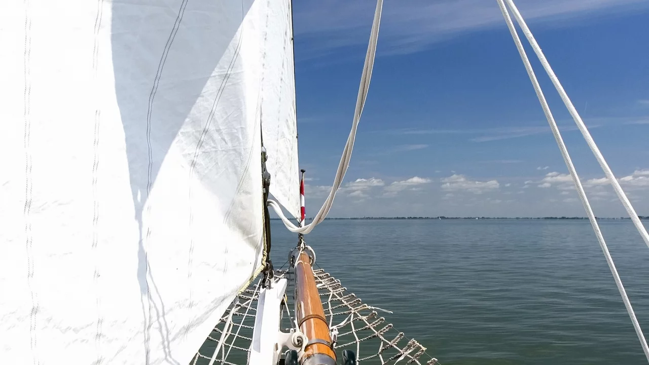 море, паруса, яхта, облака