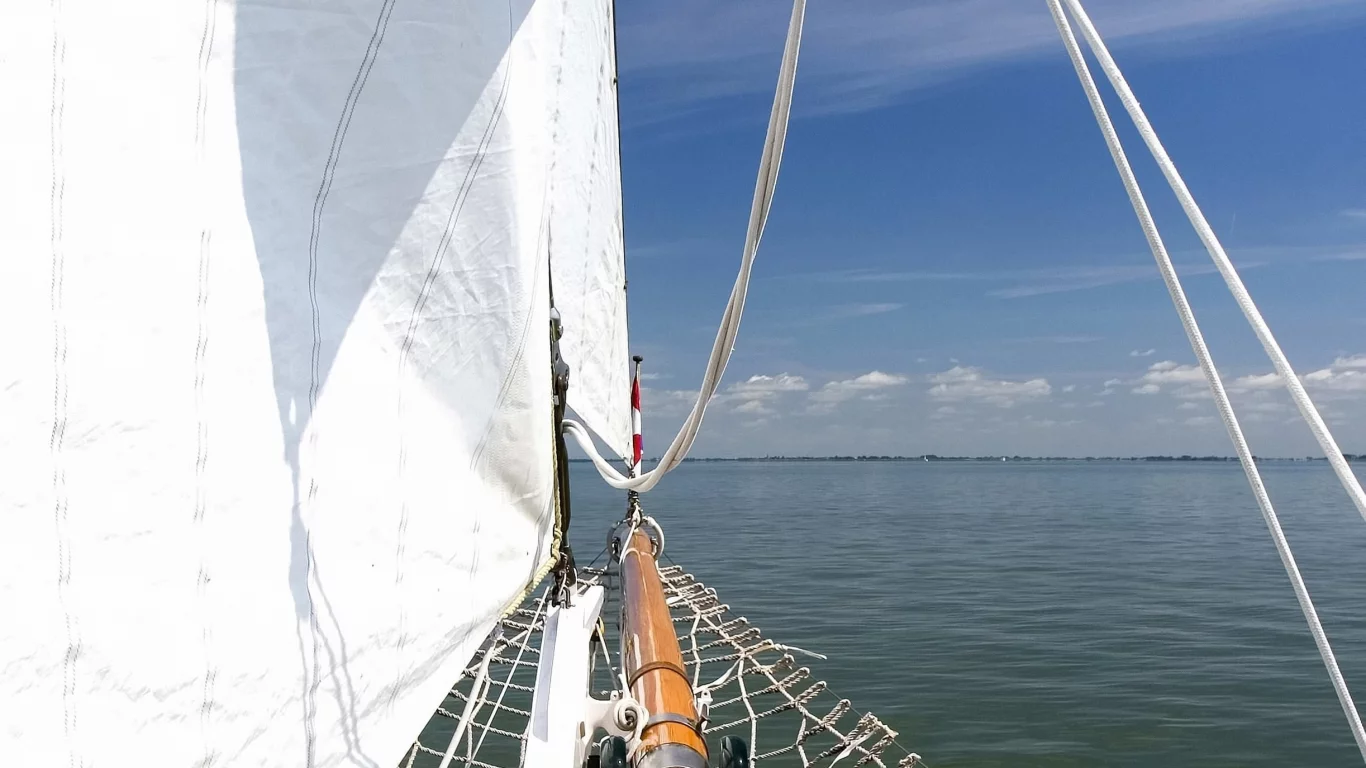 море, паруса, яхта, облака