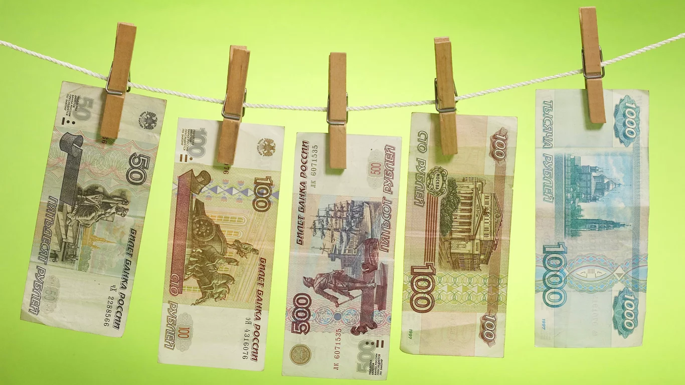 верёвка, деньги, прищепки, рубли, купюры, просушка