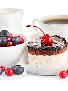 десерт, еда, ягоды, кофе, Обои чашка, ложка, пирожное, тарелка, сливки