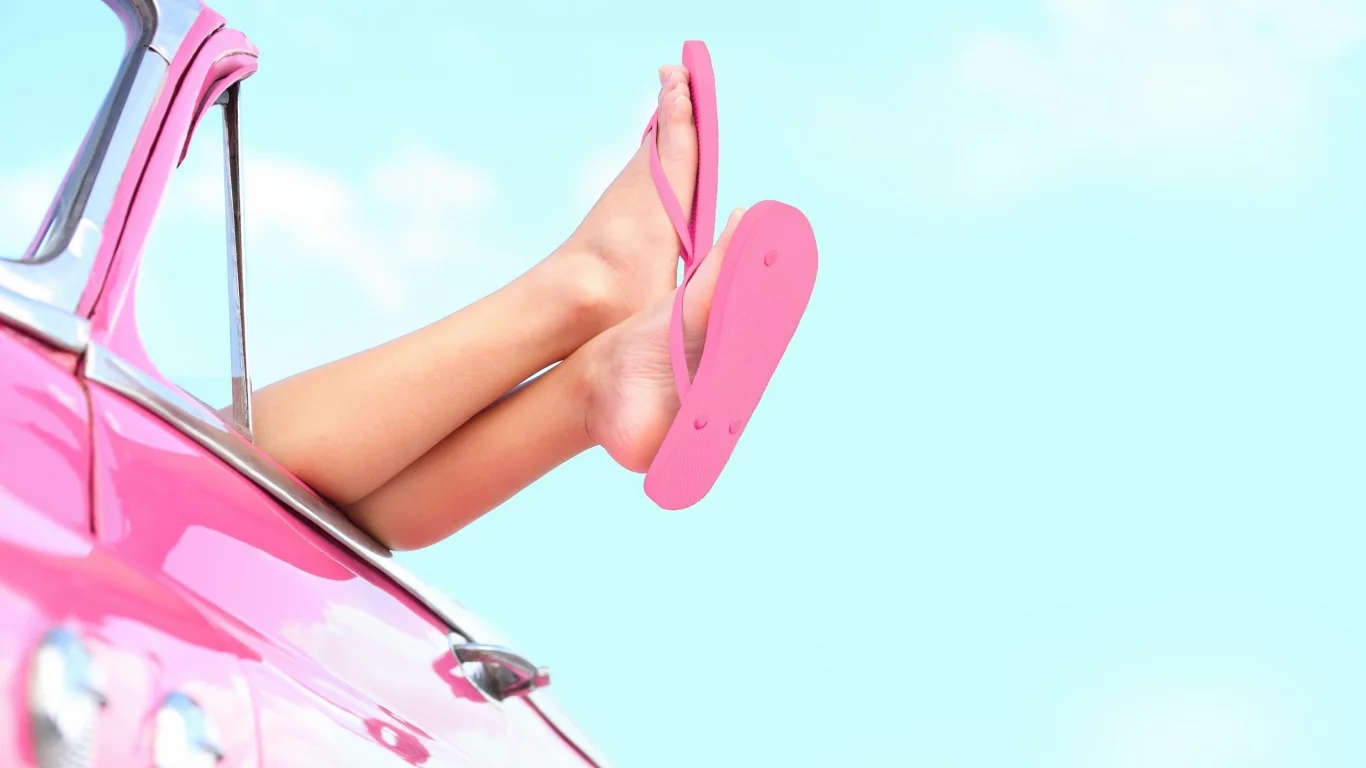 car, облака, summer, mood, clouds, sky, legs, pink, небо