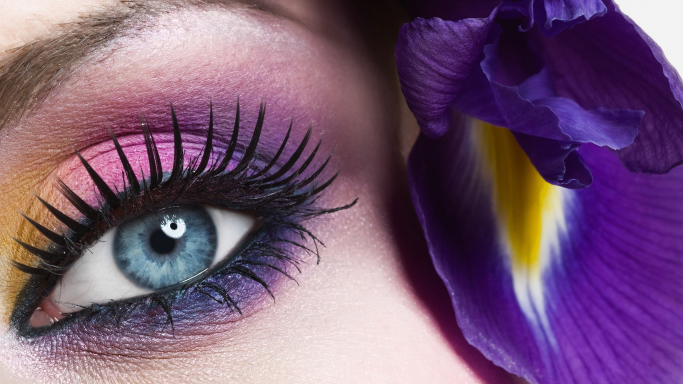 Картинка на рабочий стол цветы, purple eyes, цвета, flowers, крупный план,  розовые, purple hair, colors, голубые глаза, фиолетовые глаза, blue eyes,  macro, pink, фиолетовые волосы, макро, close-up, eyes, глаза 1366 x 768