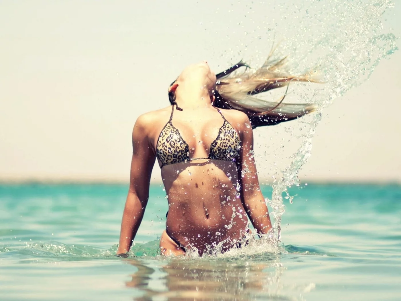 blowing, bikini, blondes, дует, drops, sea, hair toss, бикини, женщины, капли, water, море, вода, блондинки, волосы жеребьевки, models, women, модели