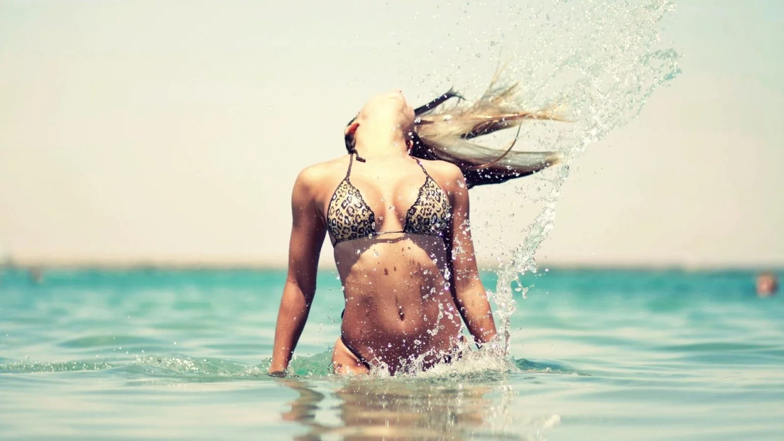blowing, bikini, blondes, дует, drops, sea, hair toss, бикини, женщины, капли, water, море, вода, блондинки, волосы жеребьевки, models, women, модели
