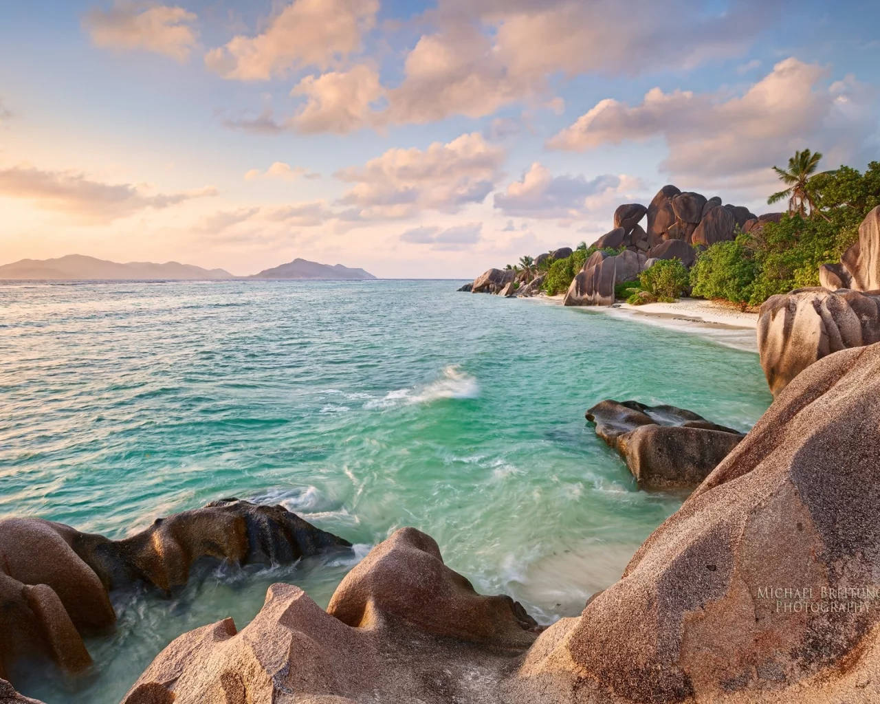 water, beach, деревья, Сейшельские острова, trees, скалы, ocean, природа, cliffs, вода, Seychelles, nature, океан, пляж