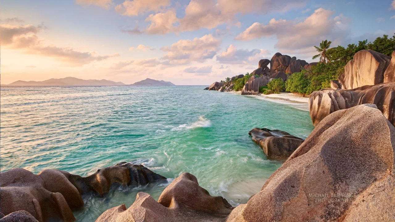 water, beach, деревья, Сейшельские острова, trees, скалы, ocean, природа, cliffs, вода, Seychelles, nature, океан, пляж