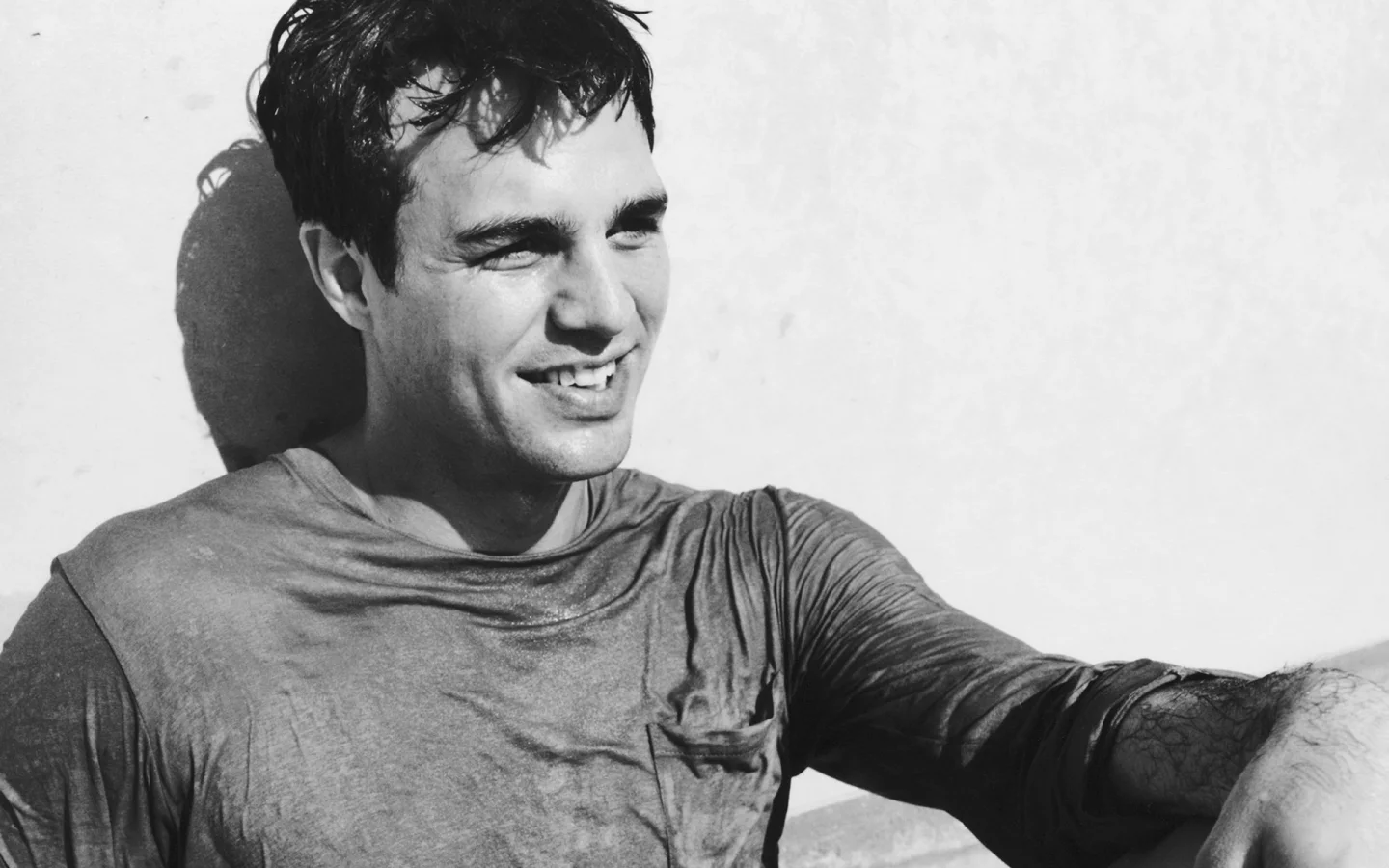 актеры, smiling, grayscale, мужчины, мокрые волосы, actors, Mark Ruffalo, wet hair, Марк Руффало, оттенки серого, men, улыбаясь