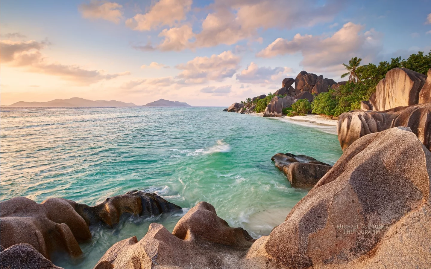 water, beach, деревья, Сейшельские острова, trees, скалы, ocean, природа, cliffs, вода, Seychelles, nature, океан, пляж