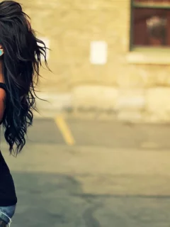 parking lot, models, татуировки, tattoos, women, shorts, модели, стоянки, брюнетки, пирсинг, brunettes, женщин, piercings, шорты