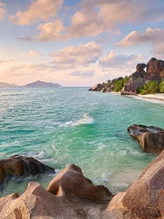 water, beach, деревья, Сейшельские острова, trees, скалы, ocean, природа, cliffs, вода, Seychelles, nature, океан, пляж