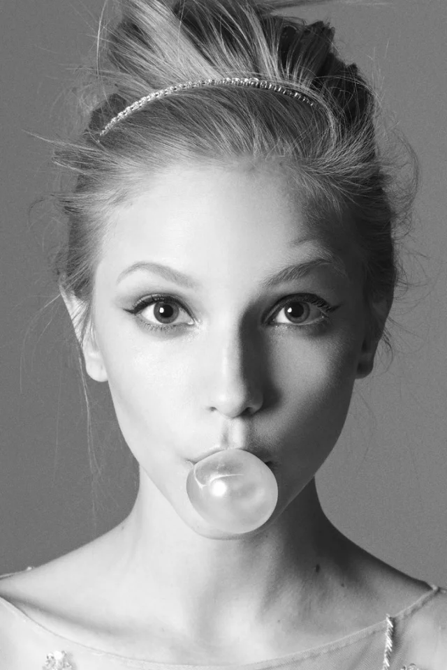 Доротея Барт Йоргенсен, models, bubble gum, модели, крупным планом, Dorothea Barth Jorgensen, жевательная резинка, close-up, women, женщины, monochrome, монохромные