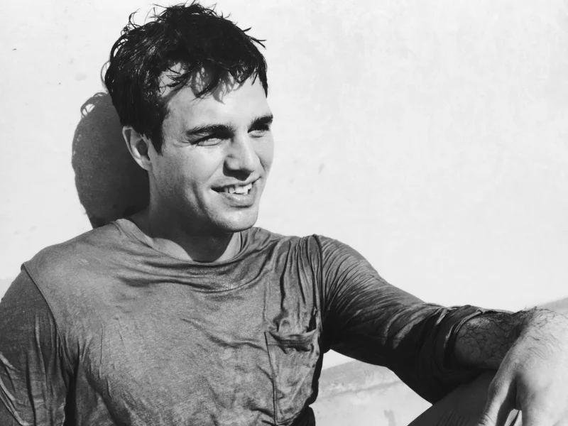 актеры, smiling, grayscale, мужчины, мокрые волосы, actors, Mark Ruffalo, wet hair, Марк Руффало, оттенки серого, men, улыбаясь