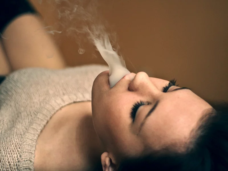 models, laying, женщины, закладывая, smoking, курение, women, модели
